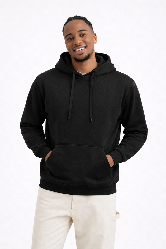 Reblz Wildcard Hoodie – in Schwarz – Modelshoot – nachhaltig, Biobaumwolle, recyceltes Polyester, Großhandel