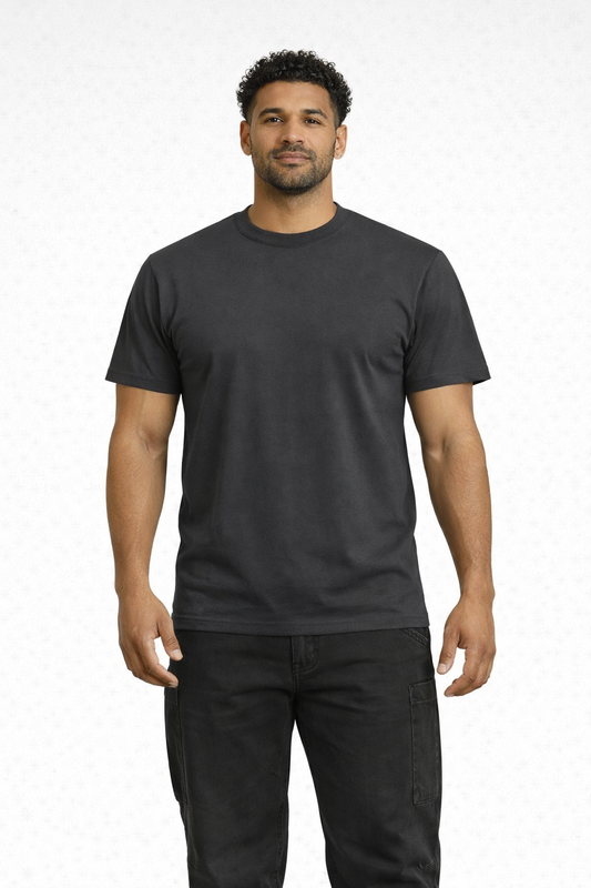 Reblz Visionary T-Shirt – in Schwarz – Modelshoot – nachhaltig, Biobaumwolle, recyceltes Polyester, Großhandel